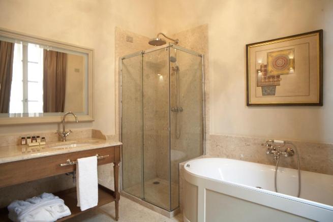 Junior Suite image 1