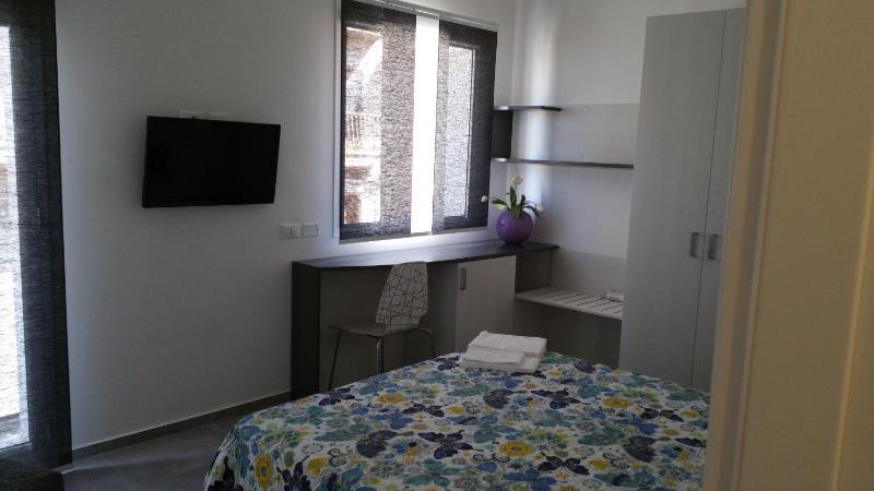 Double Room with Balcony image 3