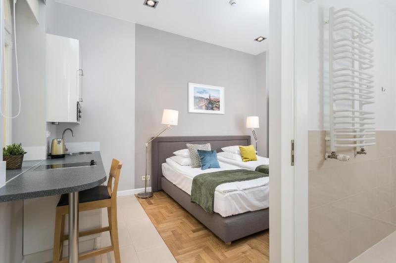 Twin Room image 4
