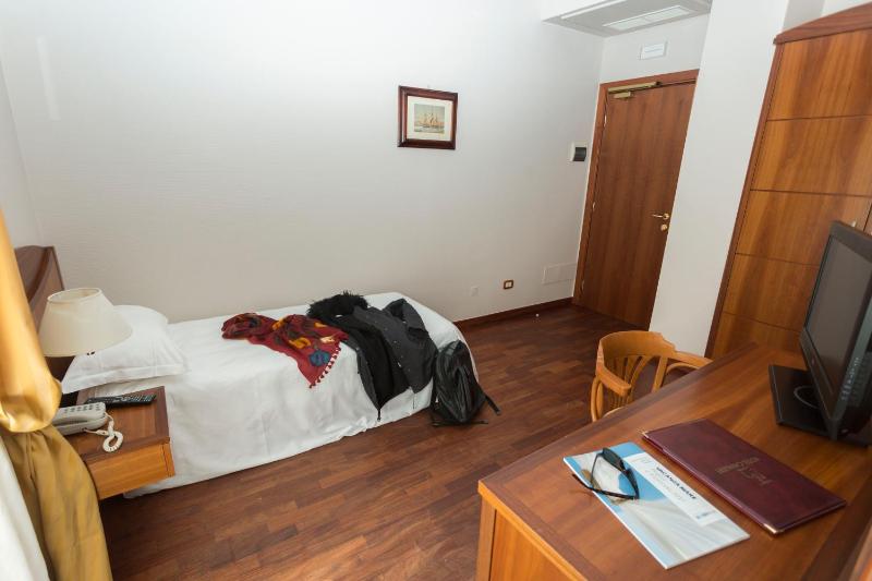 Single Room image 1