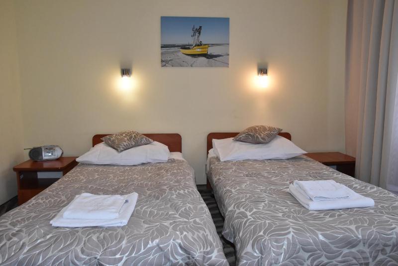 Twin Room with Balcony image 3