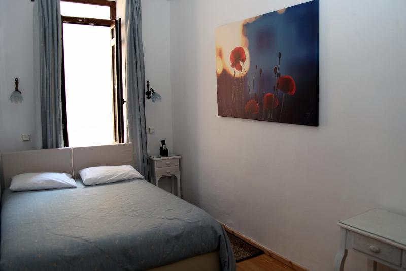 Standard Double Room 1 image 3