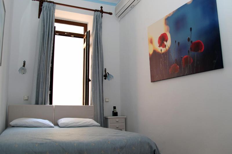 Standard Double Room 1 image 4
