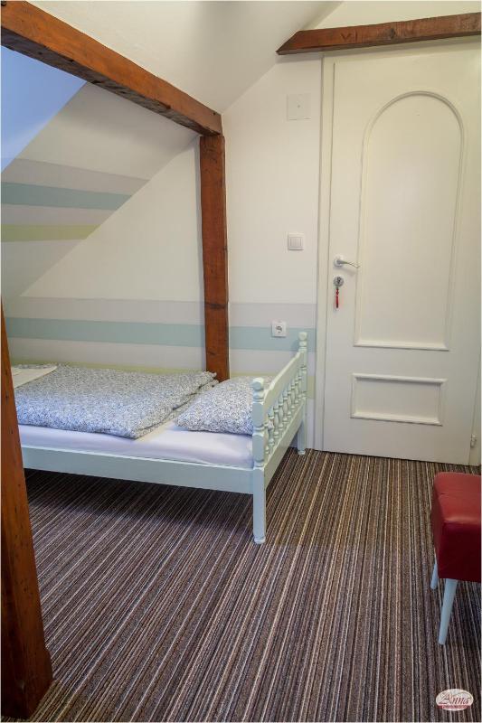 Small Twin Room image 4