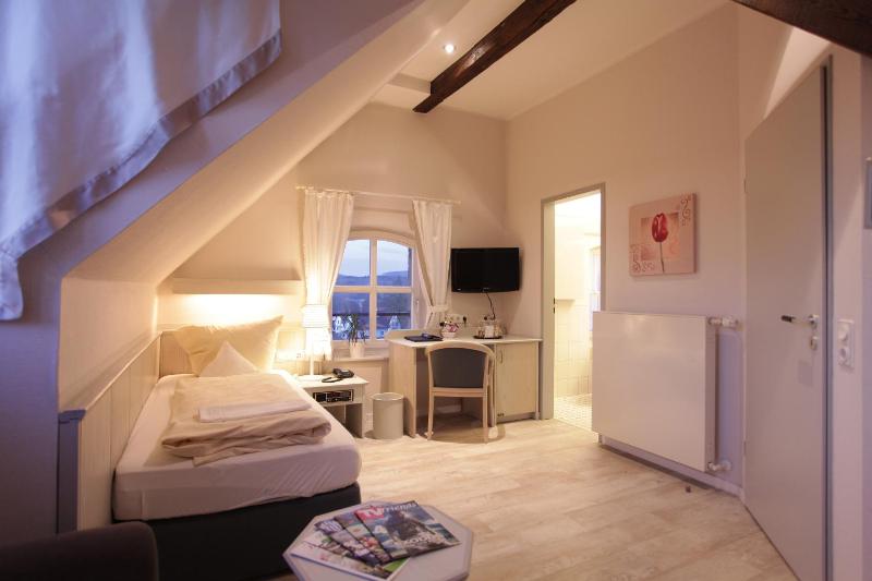 Single Room image 2