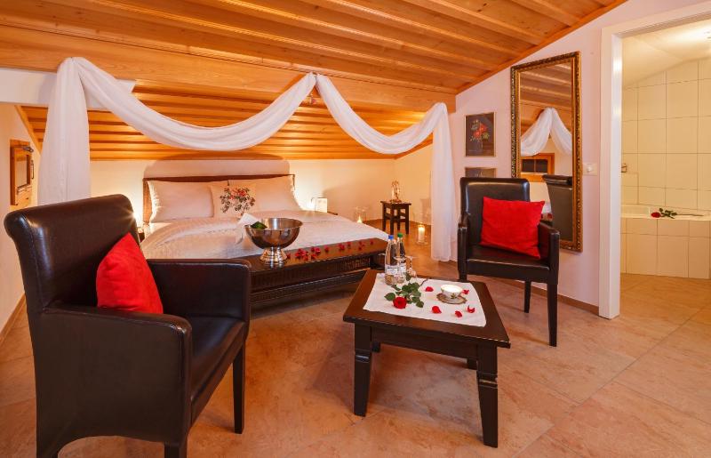 Superior Double Room image 4