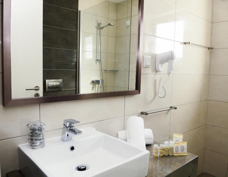 Large Double or Twin Room image 4