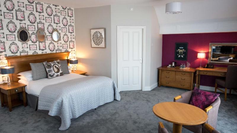 Deluxe Double Room image 2