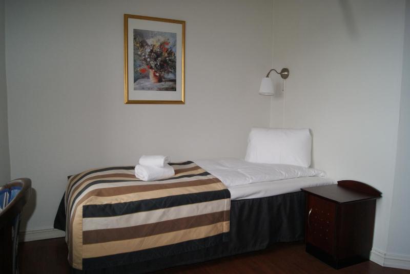 Twin Room image 2