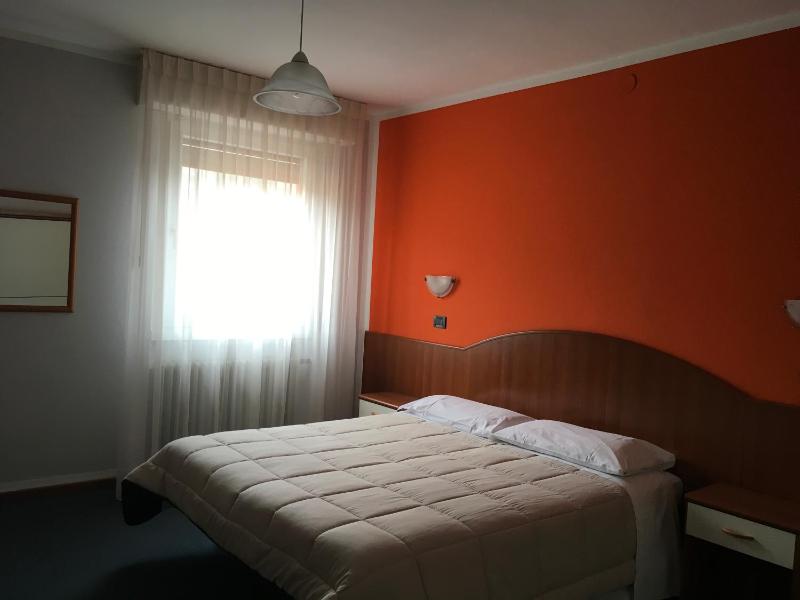 Quadruple Room with Private Bathroom image 4