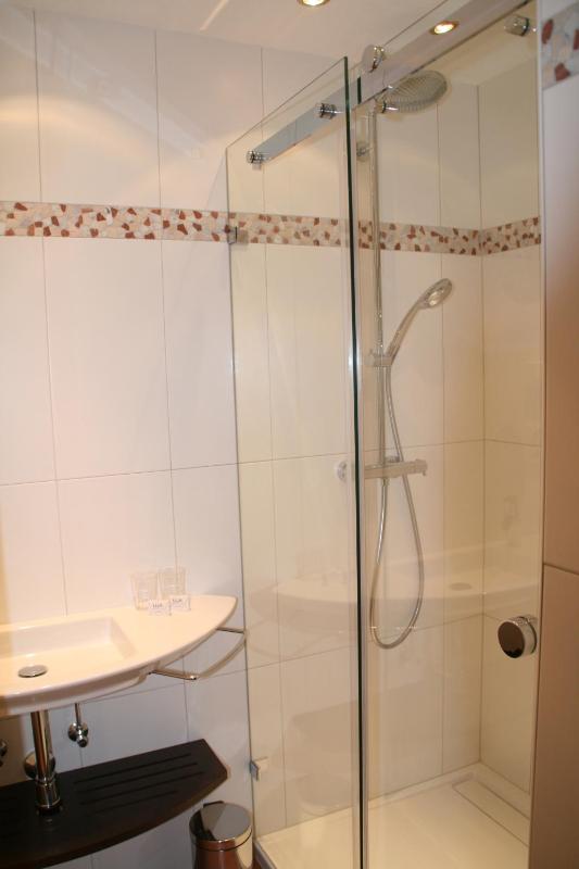 Classic Double Room image 2