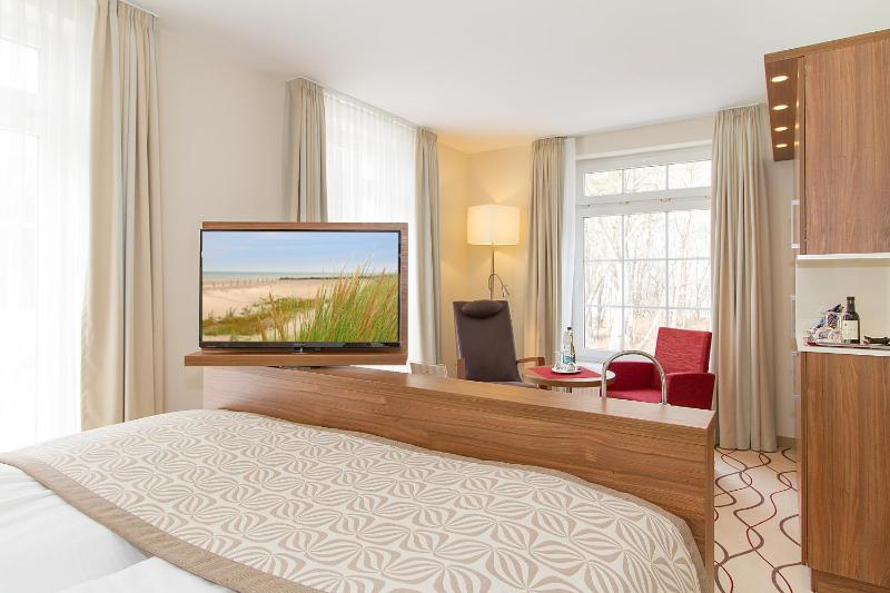 Deluxe Double Room with Balcony or Terrace image 3