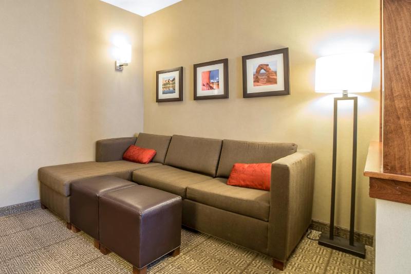 Superior Queen Suite with Two Queen Beds - Non-Smoking image 1