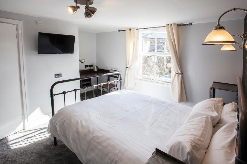 Small Single Room image 1