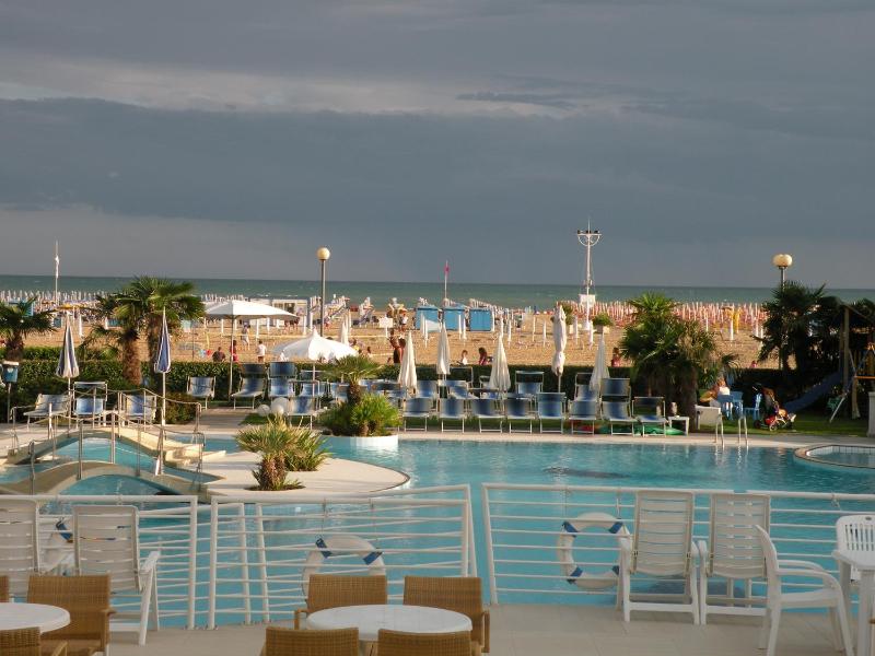 Majestic Beach Hotel & Wellness - image 12