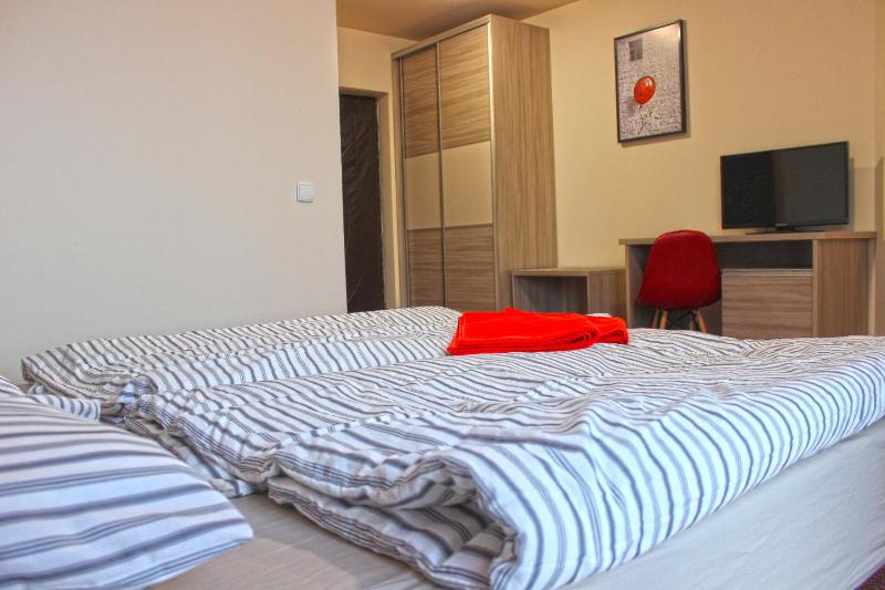 Standard Quadruple Room image 2