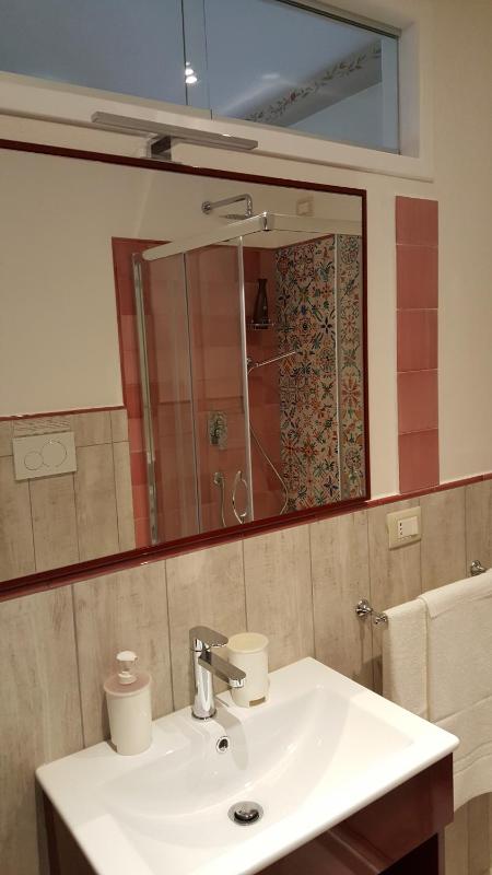 Double Room image 3