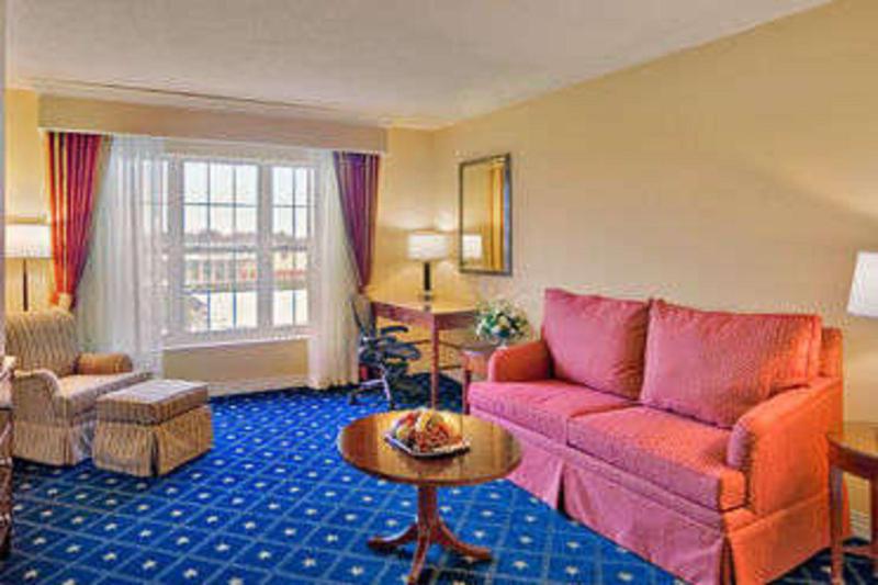 One-Bedroom King Suite - Non-Smoking image 3