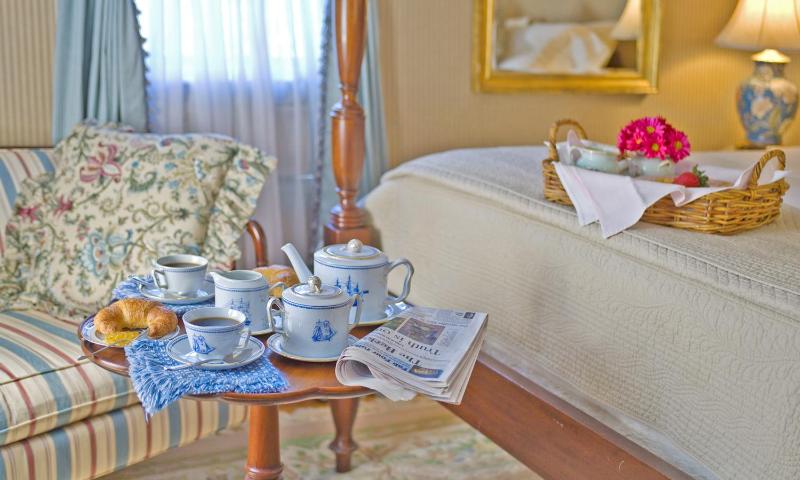 Suite with Garden View image 1