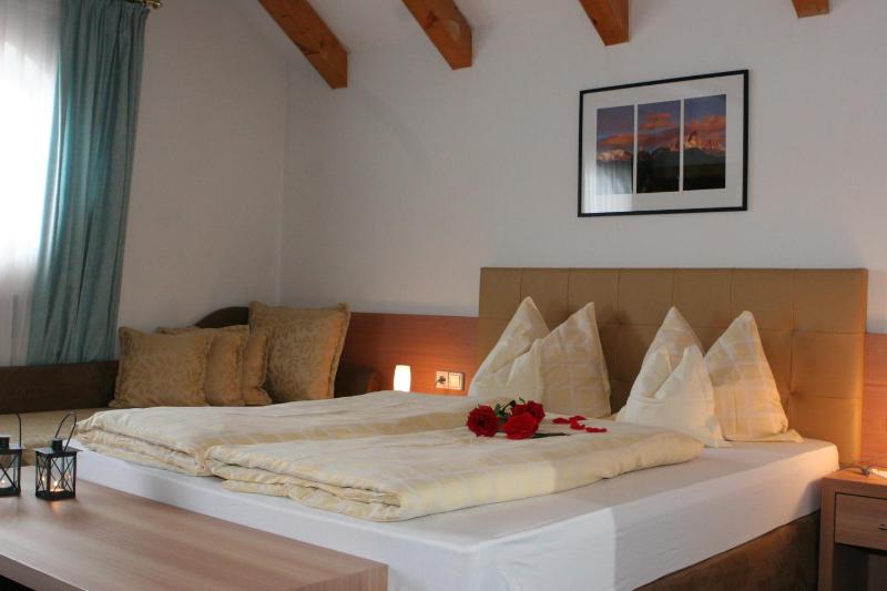 Double or Twin Room with Balcony image 2