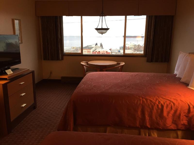 Queen Room with Two Queen Beds - Harbour View image 2