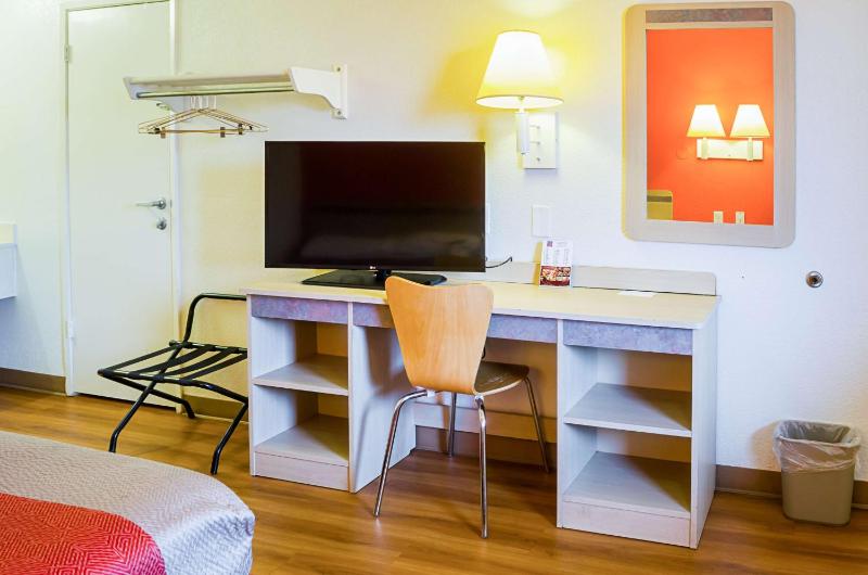 West Ashley Inn - image 4