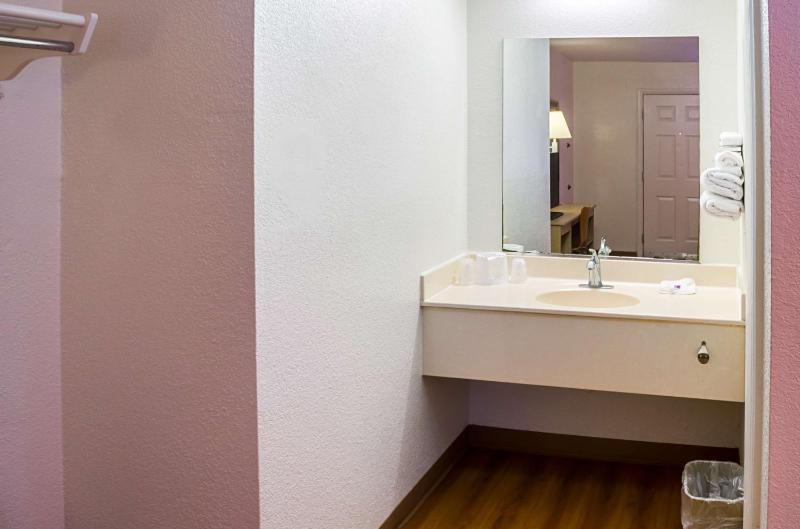 Quadruple Room image 3