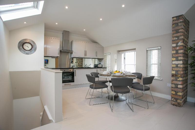Ballsbridge Apartments - image 2