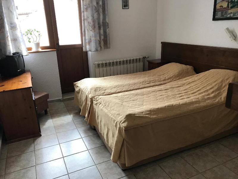 Durchova Kashta Family Hotel - image 14