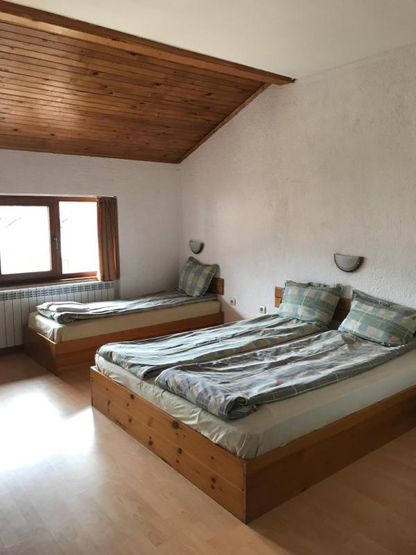 Durchova Kashta Family Hotel - image 1