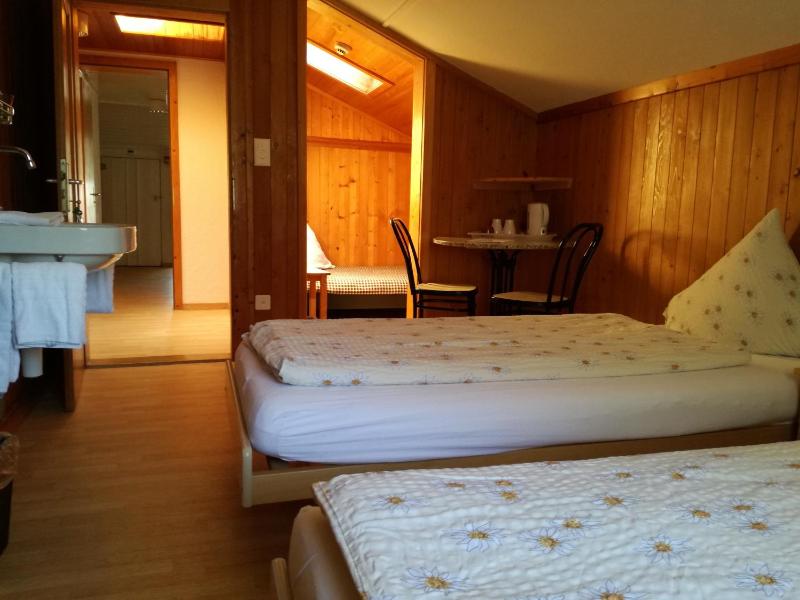 Family Room with Shower image 1