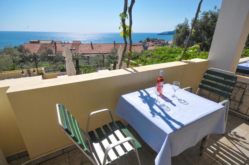 Studio with Sea View image 2