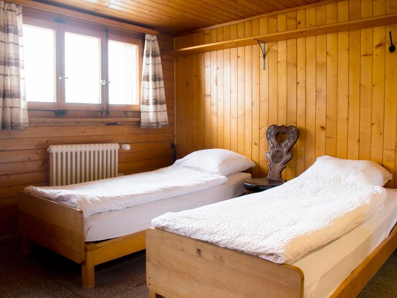 Quadruple Room with Shared Bathroom image 3