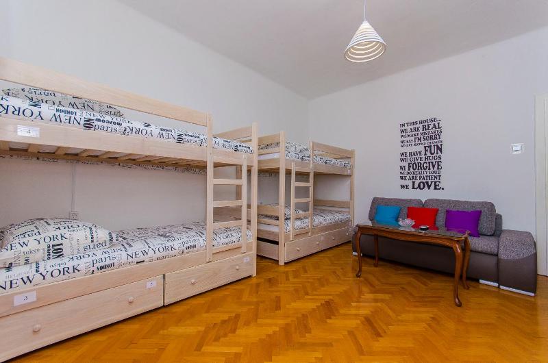 Bunk Bed in Mixed Dormitory Room image 2