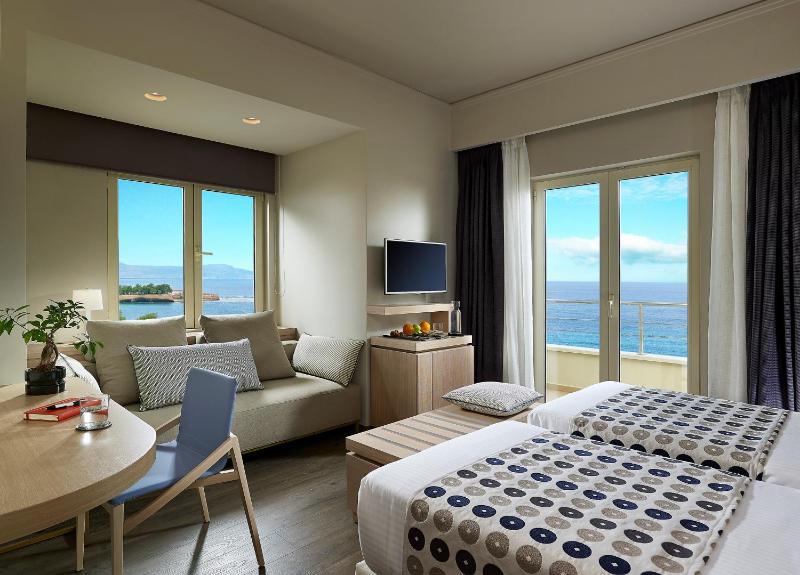 Superior Double Room with Sea View image 4