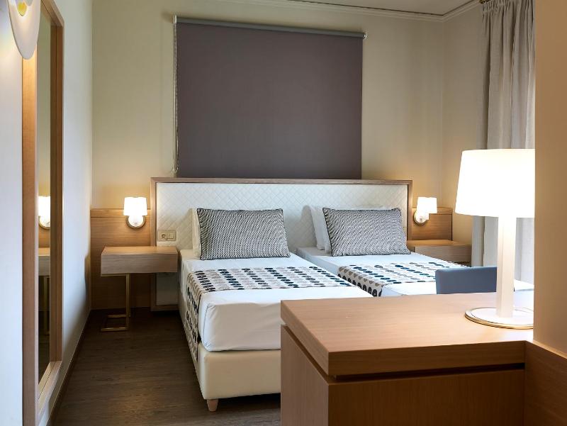 Superior Double or Twin Room with City View image 2