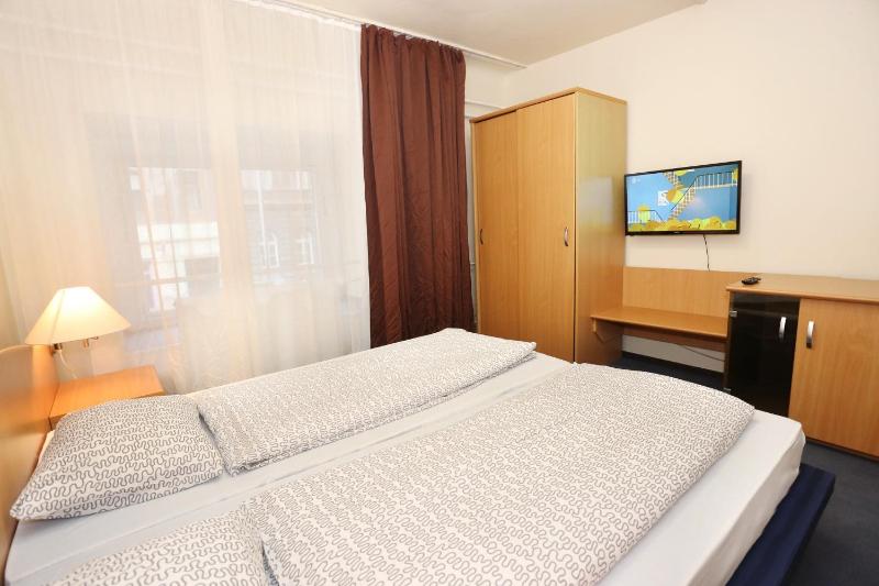 Double Room image 4