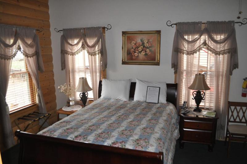 Superior King Suite image 3