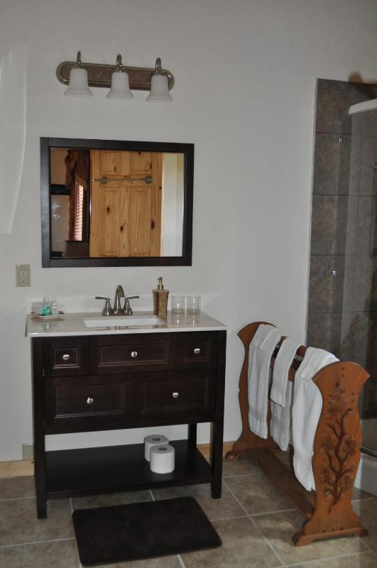 Deluxe King Suite image 3