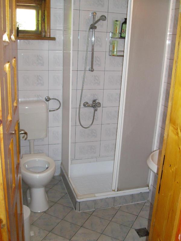 Twin Room with Sea View and Shared Bathroom (2 adults + 1 child) image 2
