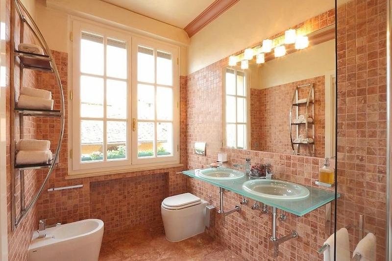 Suite with City View image 4