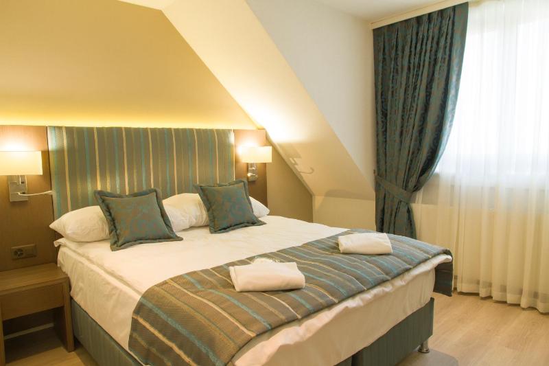 Double Room image 2
