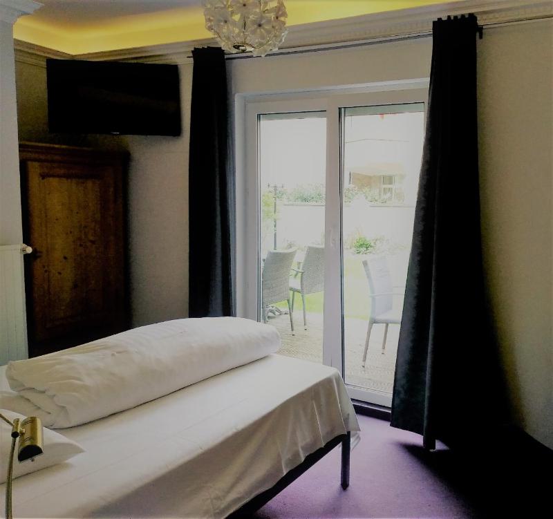 Single Room image 3