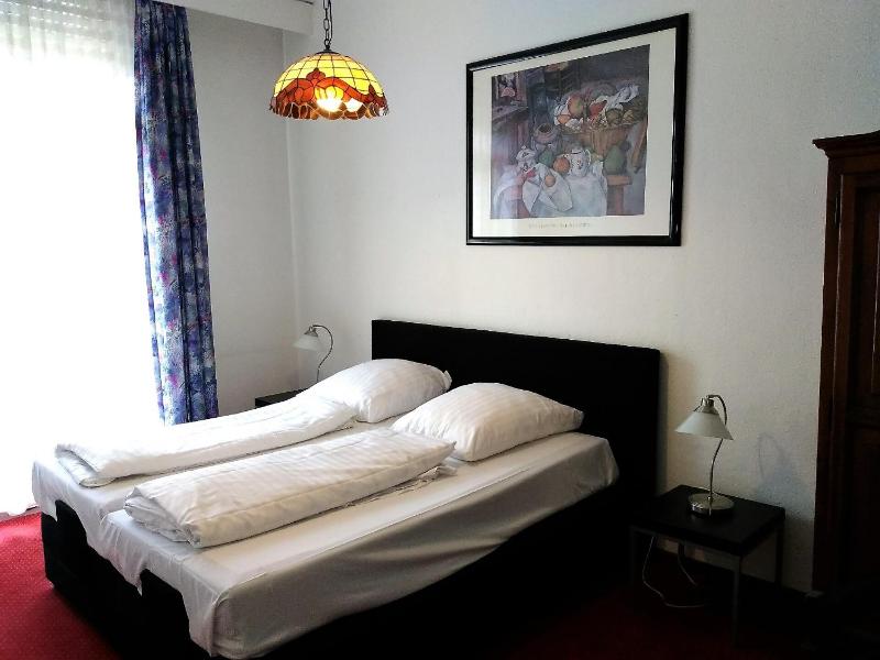 Double Room image 4