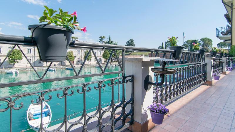 Fiori sull'Acqua Apartments - image 24