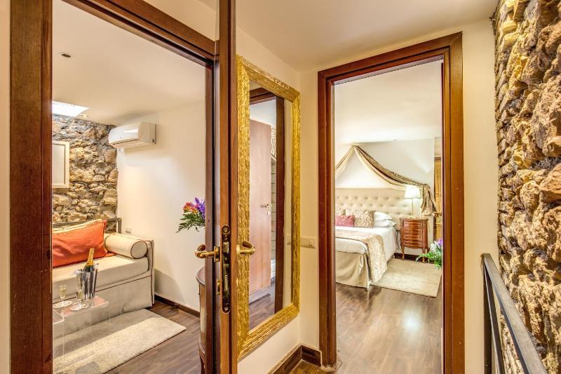 Deluxe Suite image 4