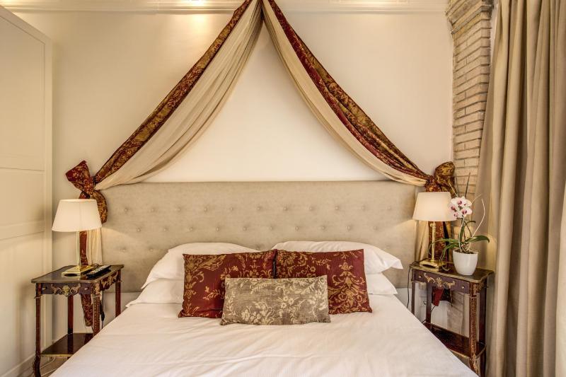 Double or Twin Room with Balcony image 4