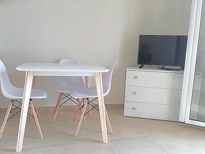 One-Bedroom Apartment image 3