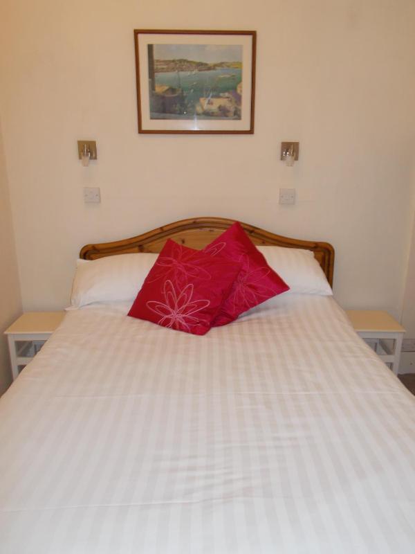 Standard Double Room with Partial Sea View image 2