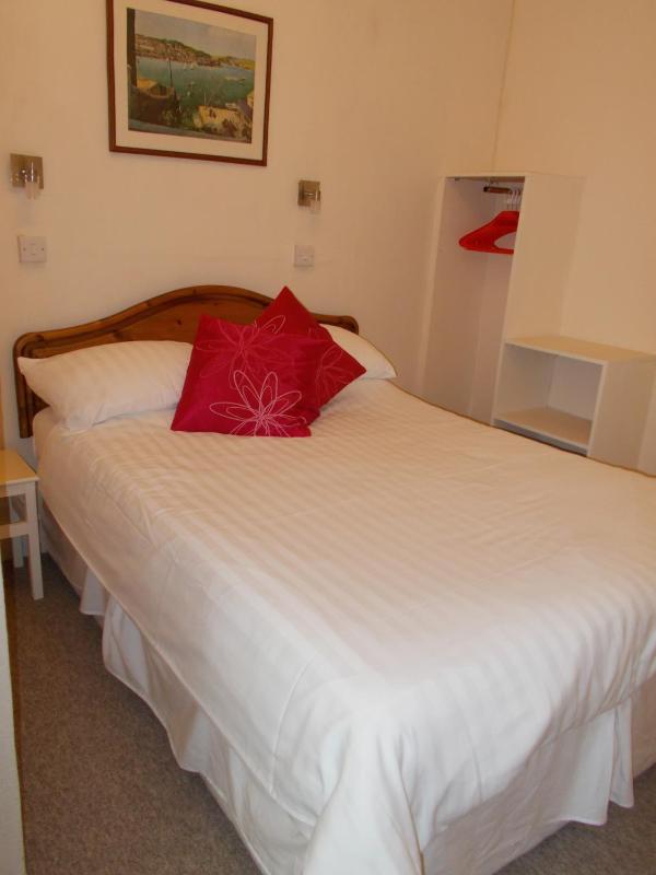 Standard Double Room with Partial Sea View image 4